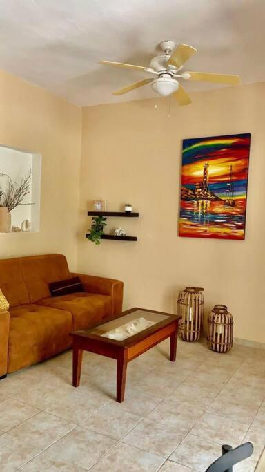 Beachfront Apartment With Swimming Pool. One Bedroom 塞莱斯通 外观 照片