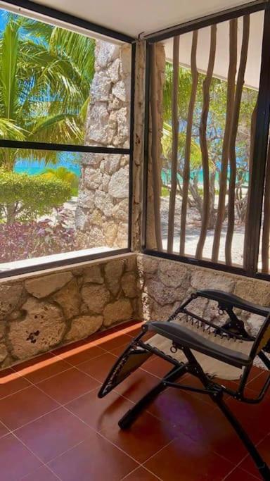 Beachfront Apartment With Swimming Pool. One Bedroom 塞莱斯通 外观 照片