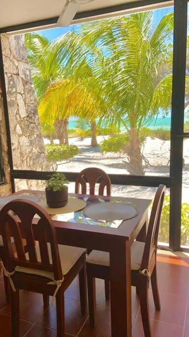 Beachfront Apartment With Swimming Pool. One Bedroom 塞莱斯通 外观 照片