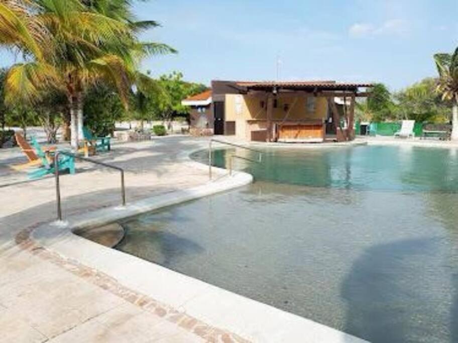 Beachfront Apartment With Swimming Pool. One Bedroom 塞莱斯通 外观 照片